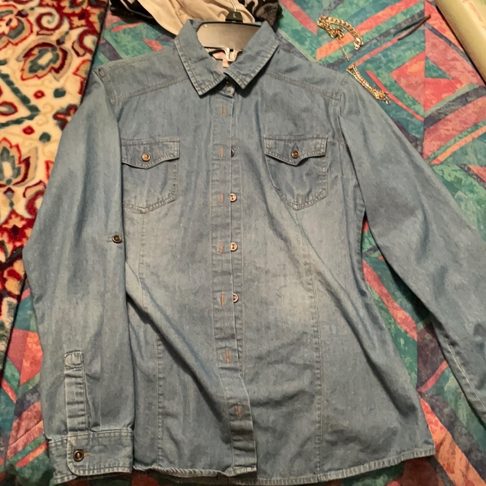 Size small, long sleeve